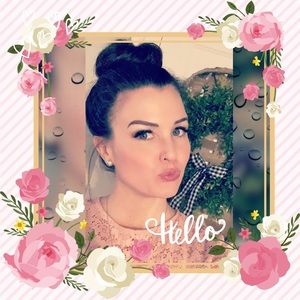 It’s all about good friends and good shopping!💋